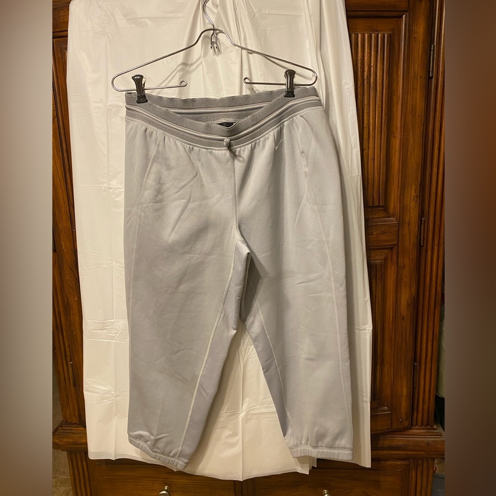 Women’s Nike capri joggers, light gray color, size medium